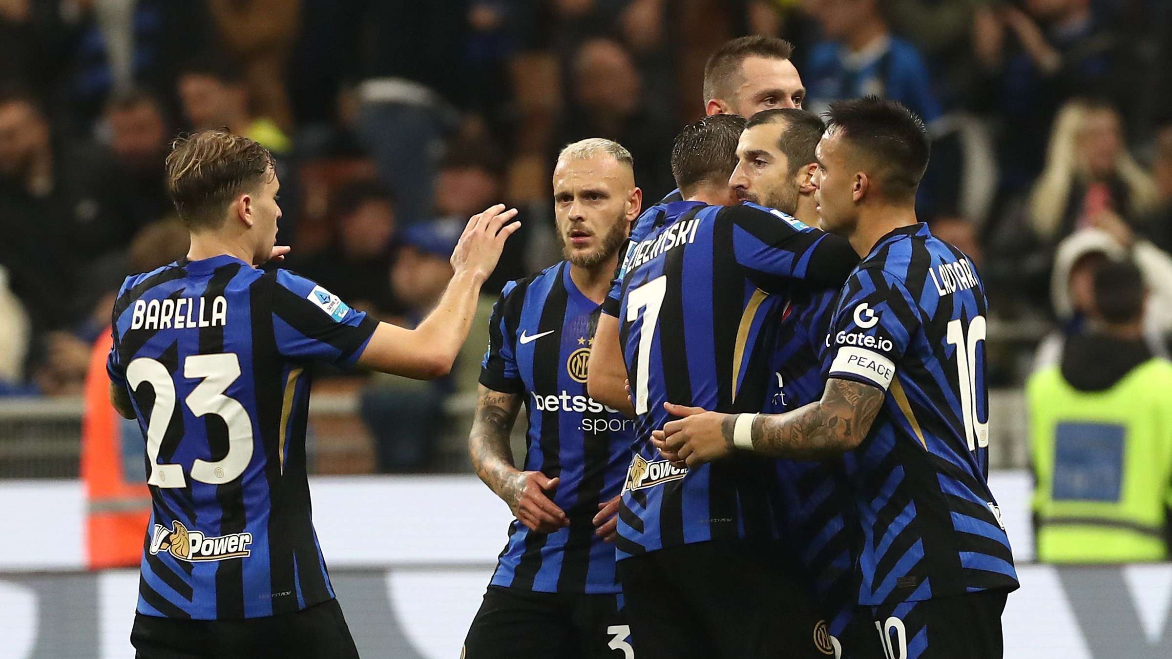 名将化身冠军教师团,与学生和志愿者同上体育课.